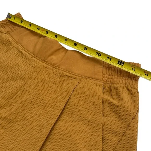 Athleta Textured Brooklyn Short Golden Turmeric Athletic Gym Utility Everyday 2 - Picture 10 of 13
